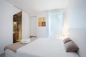 Кровать или кровати в номере Season Apartments