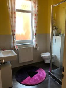 Kylpyhuone majoituspaikassa City Apartment in Nürnberg