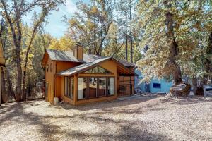 Gallery image of Creekside Cabin in Groveland