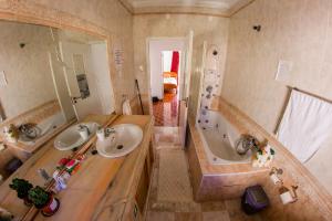 Ένα μπάνιο στο Lar dois coracões