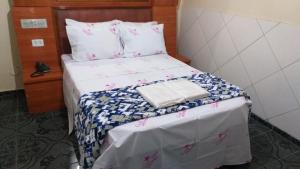 Postel nebo postele na pokoji v ubytování Gold Star Hotel