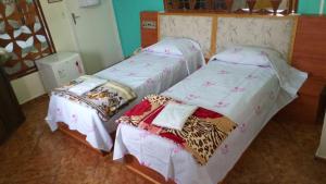 Postel nebo postele na pokoji v ubytování Gold Star Hotel