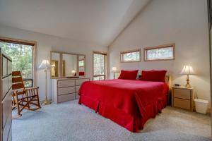 Ένα ή περισσότερα κρεβάτια σε δωμάτιο στο Poplar 12 | Discover Sunriver