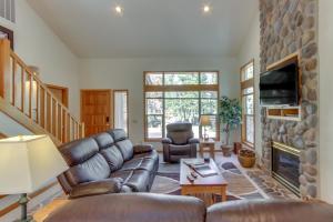 Χώρος καθιστικού στο Redwood Lane 08 | Discover Sunriver