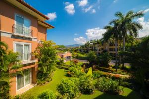 - Vistas a los jardines de un complejo en Los Suenos Resort Bay Residence 7C, en Herradura