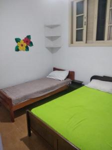 En eller flere senge i et værelse på Casas em Ubatuba