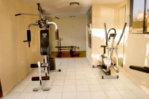 Fitness centrum a/nebo fitness zařízení v ubytování El Cabildo Hotel