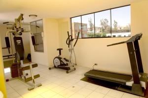 Fitness centrum a/nebo fitness zařízení v ubytování El Cabildo Hotel