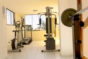 Fitness centrum a/nebo fitness zařízení v ubytování El Cabildo Hotel