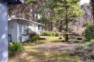 Gallery image of Coastal Hideaway in Tillicum Beach