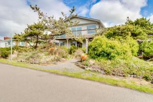 a house on the side of the road at Ocean Vista Vacation Home in Seaside