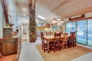 a kitchen and dining room with a table and chairs at Sunny Side Lodge in Ketchum