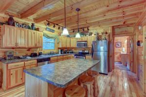 Gallery image of Bearfoot Retreat in Waldens Creek