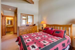 Кровать или кровати в номере Lodestar Cabins