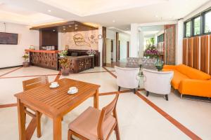 Posezení v ubytování Sungthong Kamala Beach Resort