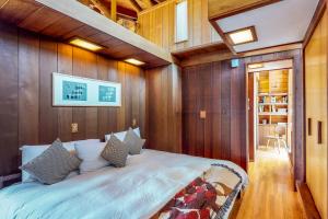 a bedroom with a large bed in a wooden wall at Elk Mid-Century - Guest House in Elk