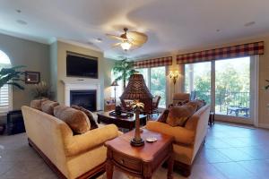 a large living room with couches and a fireplace at La Casa Karen in Anna Maria