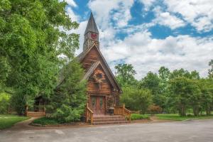 Gallery image of Cabin Fever in Townsend