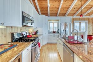Gallery image of 37 Ocean Bay Blvd in Ocean Bay Park