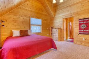 Lazy Bear Lodge 객실 침대