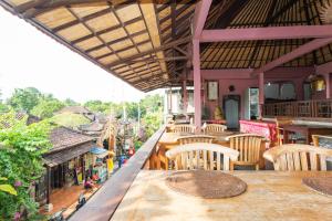Ein Balkon oder eine Terrasse in der Unterkunft Rumah Roda