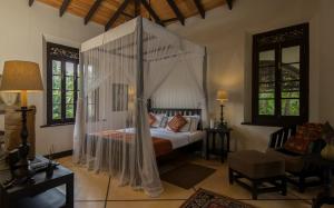 Giường trong phòng chung tại Sergeant House Boutique Villa & Private Beach