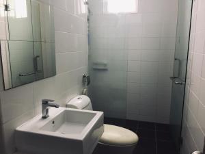 Bathroom sa VUE RESIDENCES SERVICE SUITE - 2 rooms for 4 pax