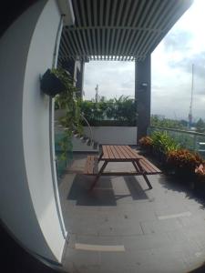 Balcony o terrace sa VUE RESIDENCES SERVICE SUITE - 2 rooms for 4 pax