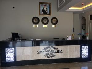 Zona de hol sau recepție la Grand Flora Hotel