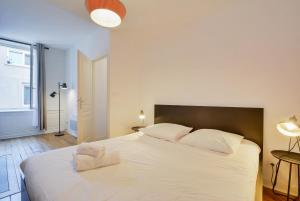 Ένα ή περισσότερα κρεβάτια σε δωμάτιο στο Le coeur des Dominicains