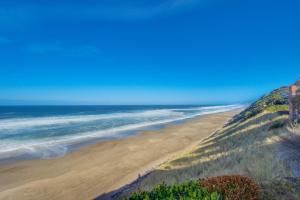 a view of the beach from the bluff at Gleneden BeachFront Getaway in Lincoln Beach