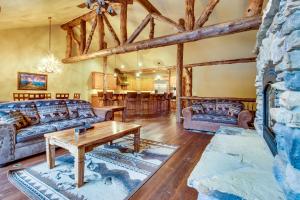 a living room with a couch and a table at Moose Jaw Retreat in Vista