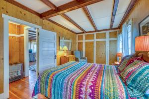 a bedroom with a bed in a room at Longs Peak Cabin in Estes Park