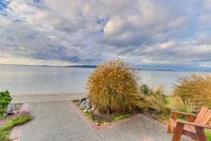 Camano Island Waterfront Modern Splendor