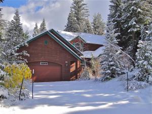 Gallery image of New England Cottage in Shaver Lake