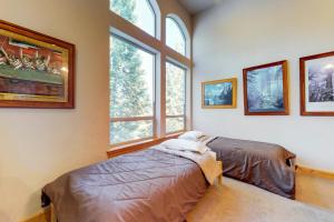 Gallery image of New England Cottage in Shaver Lake