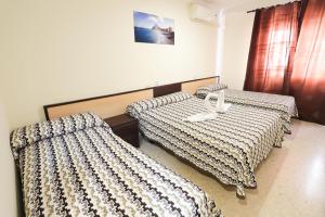 Postel nebo postele na pokoji v ubytování Hostal la Campana