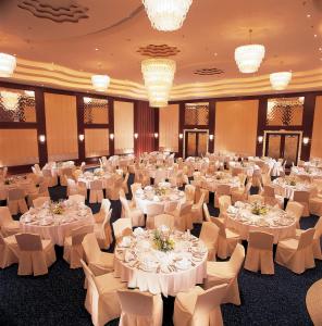 Restaurace v ubytování Danat Jebel Dhanna Resort + 37 fotografií