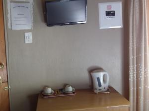 Coffee and tea-making facilities at Ribaneng Lodge