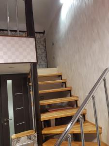 eine Treppe, die in die 2. Etage führt in der Unterkunft Квартира студія подобово 3 in Lwiw
