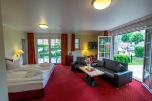 Postel nebo postele na pokoji v ubytování Hotel Hafen Hitzacker - Elbe