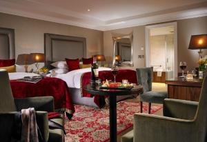 Khu vực ghế ngồi tại International Hotel Killarney