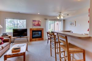 Μια τηλεόραση ή/και κέντρο ψυχαγωγίας στο Solano Vallejo 3329