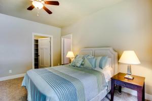 a bedroom with a bed and a ceiling fan at Sunglow Townhouse in Boise