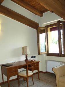 A seating area at Hotel Fondo Catena