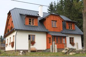 Budova, kde se apartmán nachází + 26 fotografií