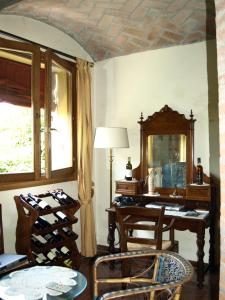 A seating area at Hotel Fondo Catena