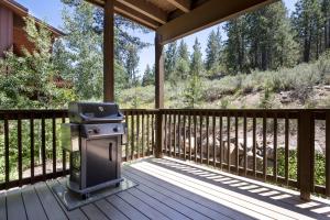 Gallery image of Truckee Boulders Escape in Truckee