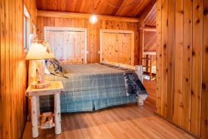 Postelja oz. postelje v sobi nastanitve Blacktail Cabin