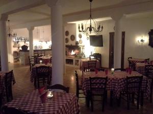 a dining room filled with tables and chairs at Il Casolare in Noghera